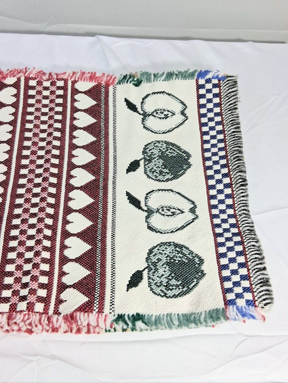 Charming Set of 4 12 X 20 "Apples + Hearts" Farmhouse Table Placemats - Picture 3 of 11